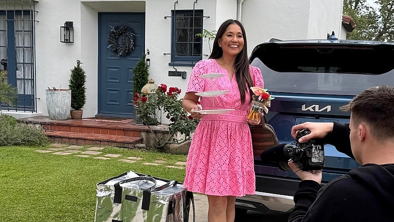 Veena Crownholm With The Kia Sorento Hev X-Line Sx Prestige